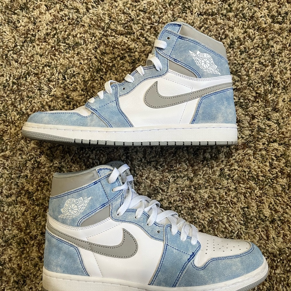 Jordan 1 hyper royal U.A